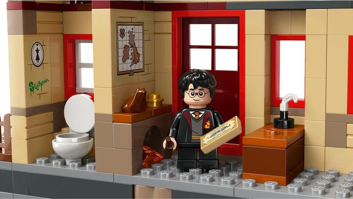 Actual product image LEGO Harry Potter 76423 Le Poudlard Express et la Gare de Pré-au-Lard (76423, LEGO Harry Potter)