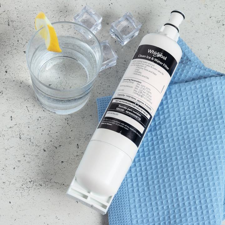 Actual product image Whirlpool C00424824 Fridge Part & Accessories Water Filter Blue, White (1 x)