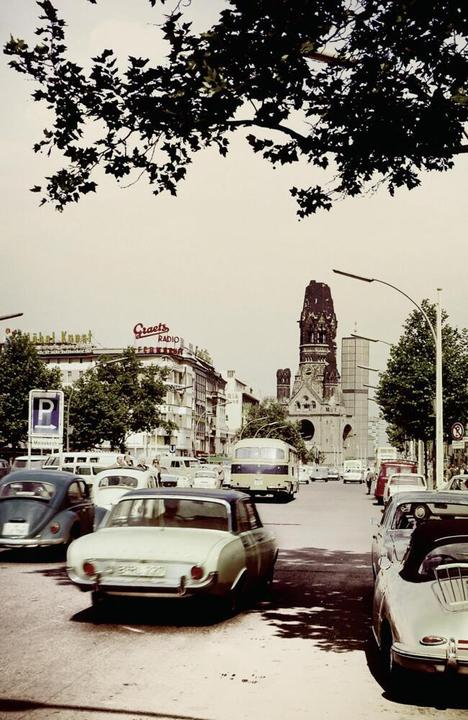 Actual product image Die Schwestern vom Ku'damm: Tage der Hoffnung (German, Brigitte Riebe, 2021)