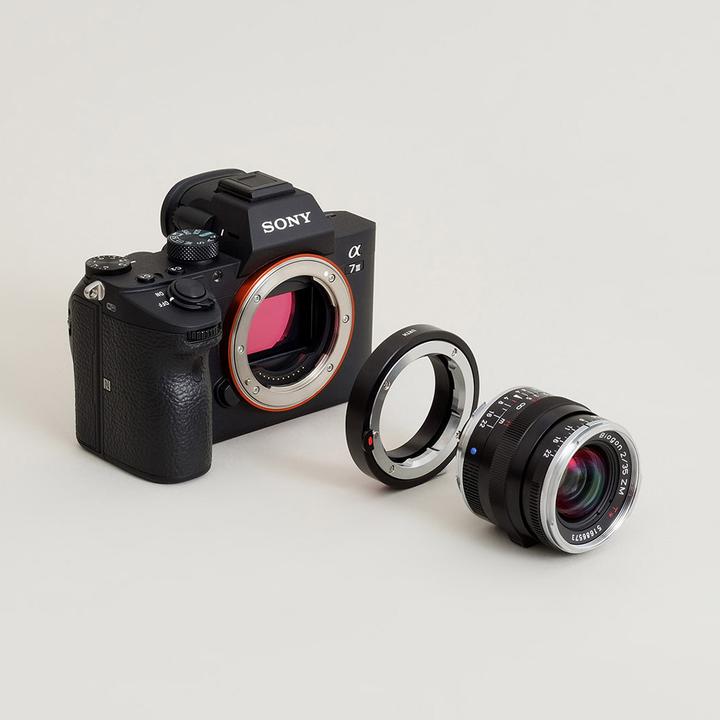 Produktbild Urth Lens Mount Adapter: Compatible with Leica M Lens to Sony E Camera Body