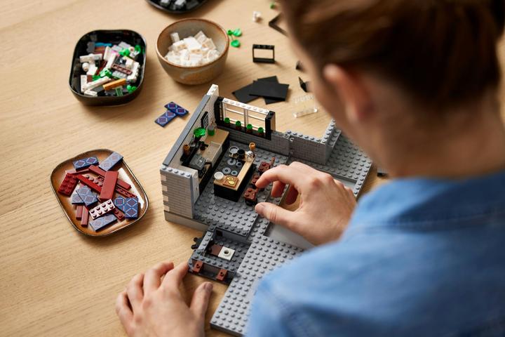 Actual product image LEGO Qeer Eye- The Loft of the Fab 5 (10291, LEGO Creator Expert, LEGO Rare Sets)