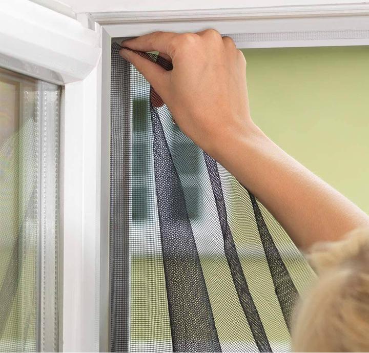 Produktbild tesa Insektenschutz STANDARD für Fenster, zweiteilig, mit Klettband, ohne Bohren (65 x 220 cm)