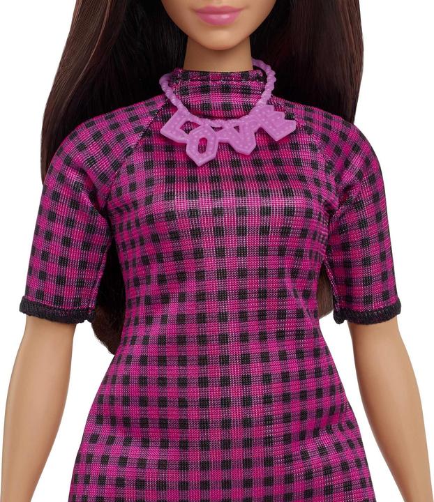 Actual product image Barbie Fashionistas doll in pink and black plaid dress, curvy, "Love" necklace, for children from 3 to 8