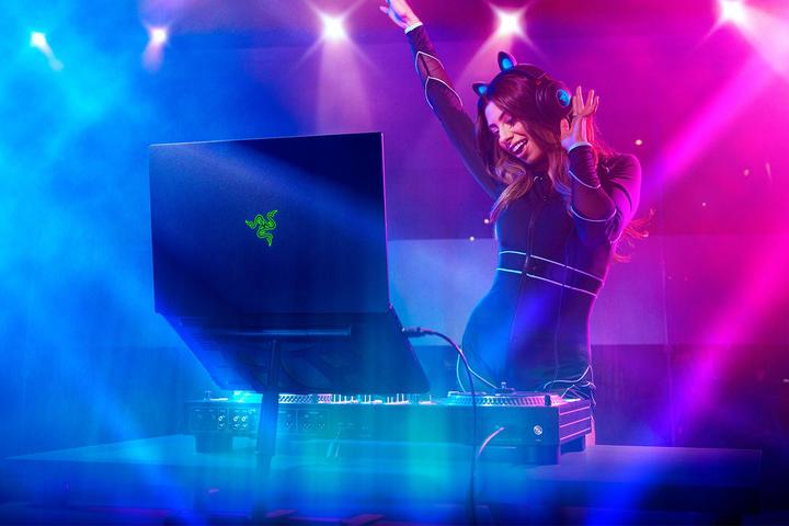 Immagine prodotto Razer Blade 18 (18", Intel Core i9-13950HX, 16 GB, 1000 GB, Ing. Int.)