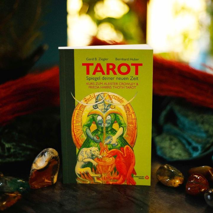 Produktbild TAROT – Spiegel deiner neuen Zeit: Kurs zum Aleister Crowley Thoth Tarot (Deutsch, Bernhard Huber, Gerd Bodhi Ziegler, 2023)
