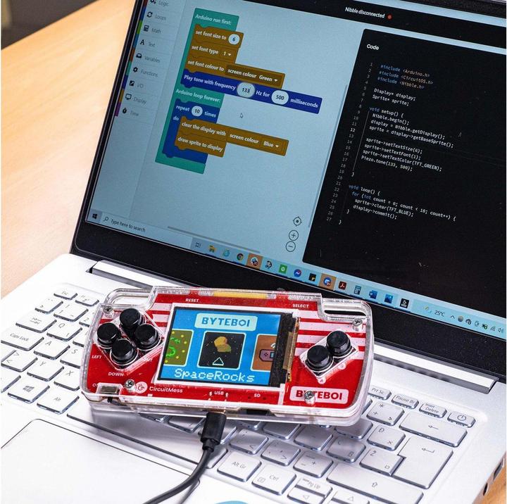 Image du produit CircuitMess ByteBoi - Console de jeu rétro - Kit électronique (Anglais)