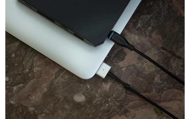 Actual product image Omnicharge DC cable Magsafe