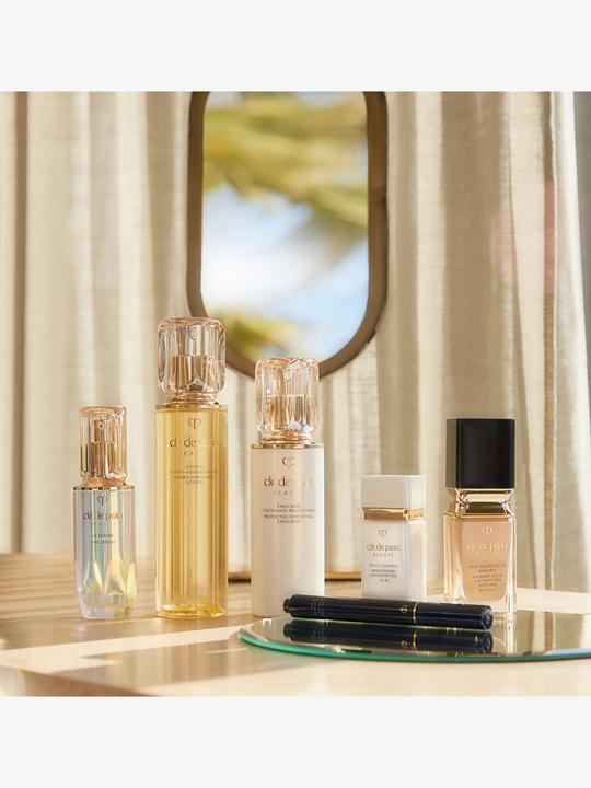 Image du produit Clé De Peau Radiant Fluid Foundation Natural BF00 (BF00 - Buff très léger)