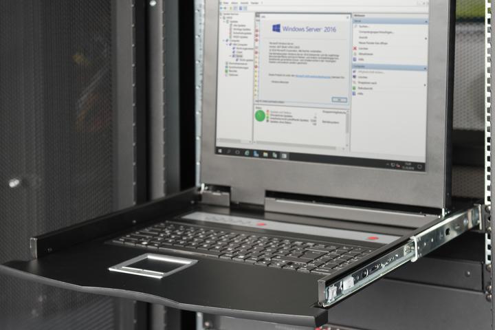 Produktbild Digitus Modulare Konsole mit 19" TFT (48,3cm), 1-Port KVM & Touchpad, schweizer Tastatur