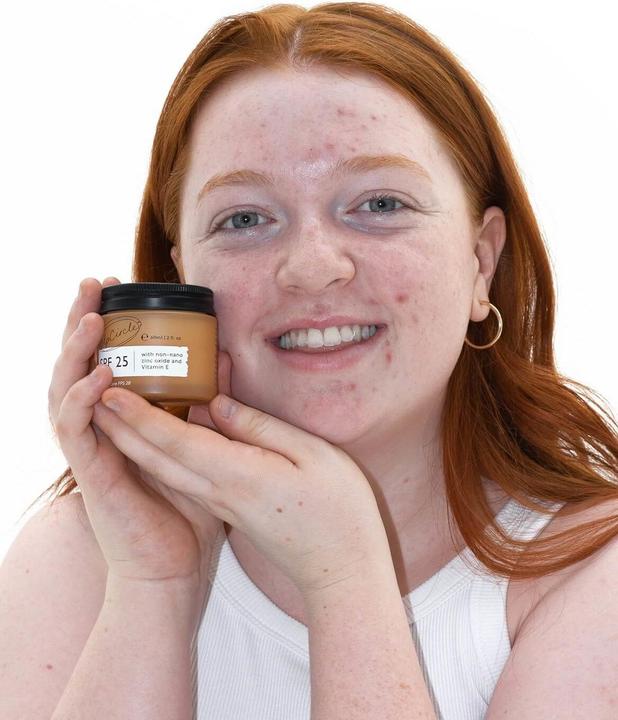 Immagine prodotto UpCircle SPF 25 con olio di semi di lampone (Crema solare, SPF 25, 60 ml, 60 g)