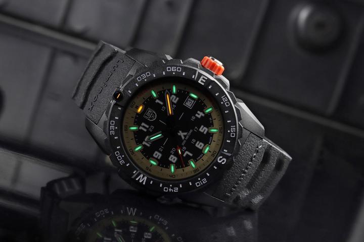 Actual product image Luminox Bear Grylls Survival 3730 Land Series (Diving watch, 43 mm)