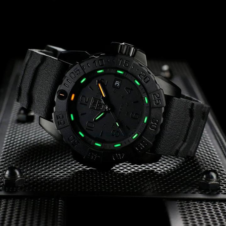 Image du produit Luminox Navy Seal 3250 Series (Montre de plongée, 45 mm)