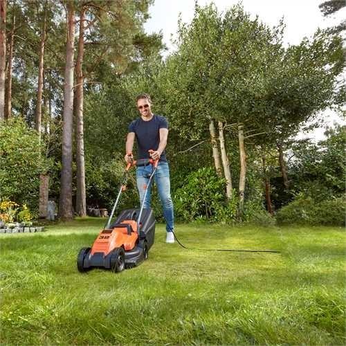 Actual product image Black & Decker BEMW451BH (Electrical connection)