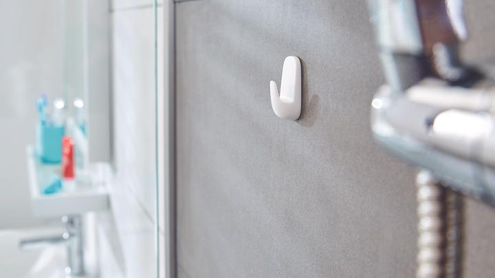 Actual product image tesa Waterproof Hook SMALL Oval