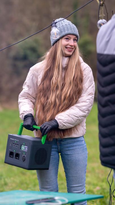 Produktbild APC Schneider OffGrid Portable Power Station 730 738Wh Lithium-ion 2 Schuko Sinewave (738 Wh, 6.40 kg)