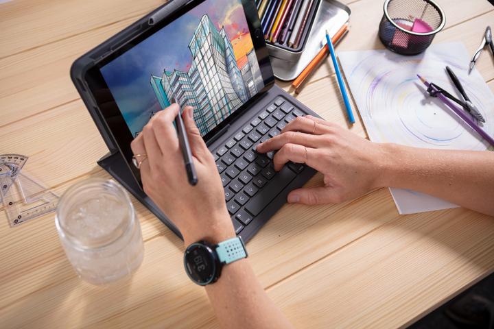 Image du produit Zagg Messenger Folio 2 (CH, iPad 2020 (8. Gen), iPad 2019 (7e gène), iPad Air 2019 (3. Gen), iPad 2021 (9e génération))
