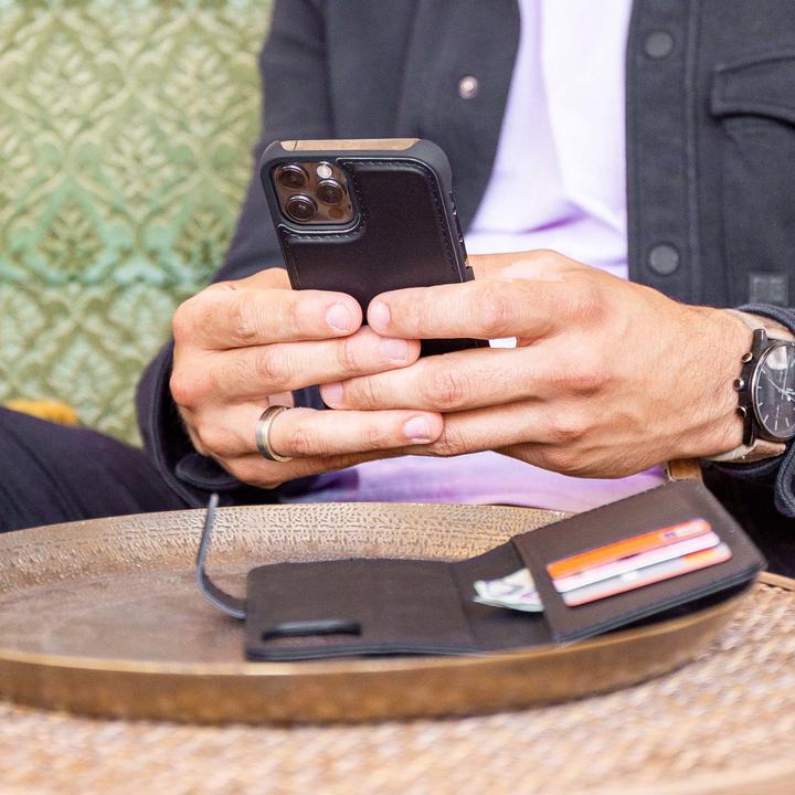 Produktbild Accezz Premium Leather 2 in 1 Wallet Bookcase iPhone SE (2022 / 2020) / 8 / 7 / 6(s) - Zwart (Apple iPhone SE (3rd Gen), Apple iPhone 6s, Apple iPhone 8, Apple iPhone 6, Apple iPhone SE (2nd Gen), Apple iPhone 7)