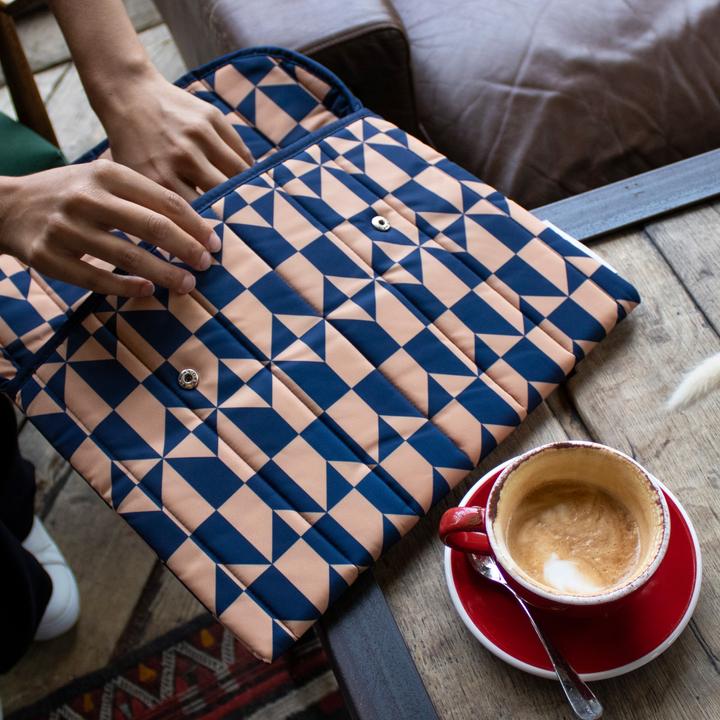 Actual product image Kind Bag Laptop Sleeve 13" Navy Coffee (13", Universal)