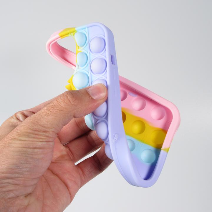 Produktbild PhoneLook Hülle Silikon Luftblasen Anti-Stress Regenbogen (Apple iPhone 13 Pro)