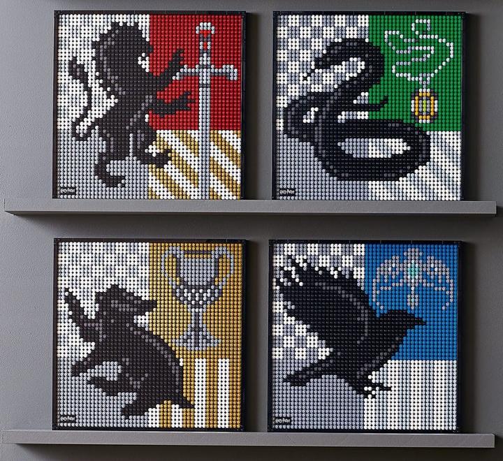 Actual product image LEGO Harry Potter Hogwarts Crest (31201, LEGO Harry Potter)