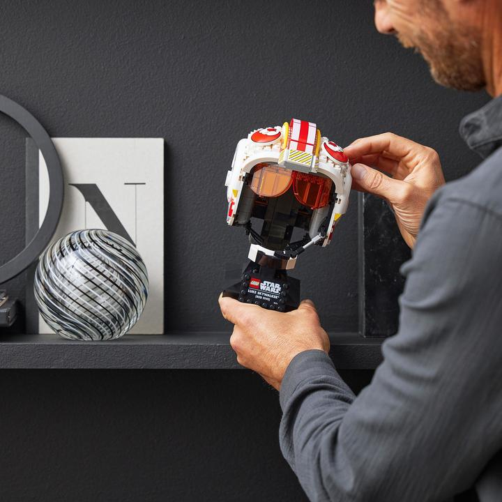 Actual product image LEGO Luke Skywalker helmet (75327, LEGO Star Wars)