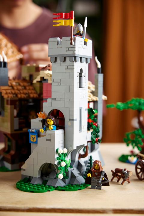 Image du produit LEGO Place de la ville médiévale (10332, LEGO Icons, LEGO difficiles à trouver)