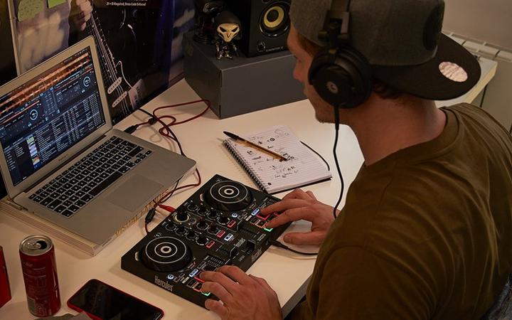 Actual product image Hercules DJ Control Inpulse 200