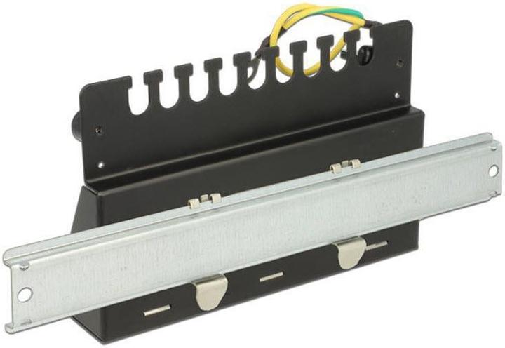 Actual product image Delock 8-port desktop patch panel, DIN rail kit