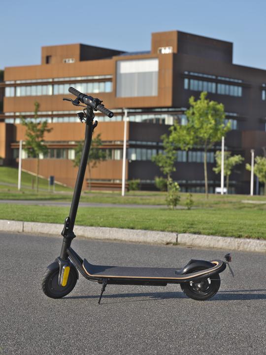 Actual product image Denver SCO-85351 THOR eScooter (20 km/h, 20 km, 350 W)