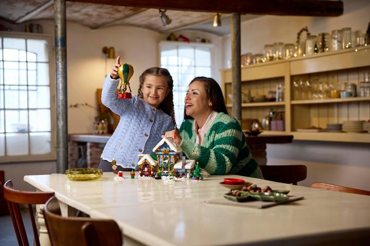 Immagine prodotto LEGO L'ufficio postale di Babbo Natale (10339, LEGO Icons, Set LEGO rari)