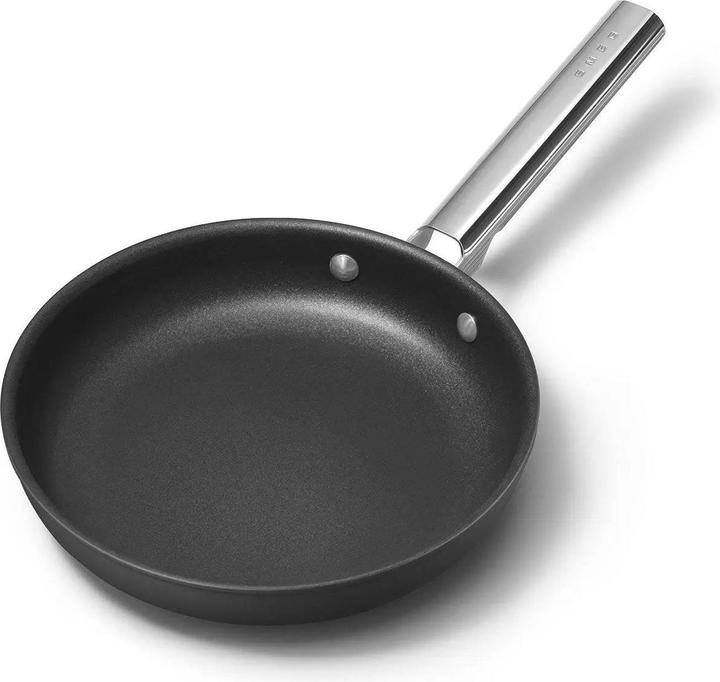 Actual product image Smeg CKFF2401BLM Frying pan Ø 24 cm, black (24 cm, Frying pan, Aluminium, Stainless steel)