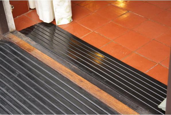Produktbild The Ramp People Gummirampe 100 x 540 x 900 mm