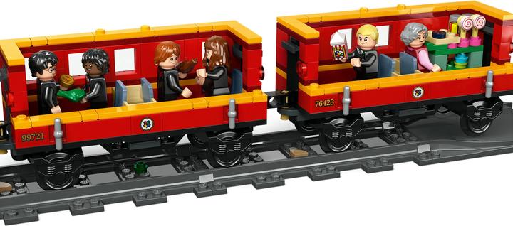 Actual product image LEGO Harry Potter 76423 Le Poudlard Express et la Gare de Pré-au-Lard (76423, LEGO Harry Potter)