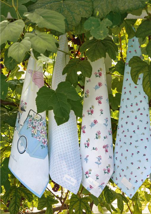 Produktbild Greengate Lianca Tischläufer pale blue 140x45cm
