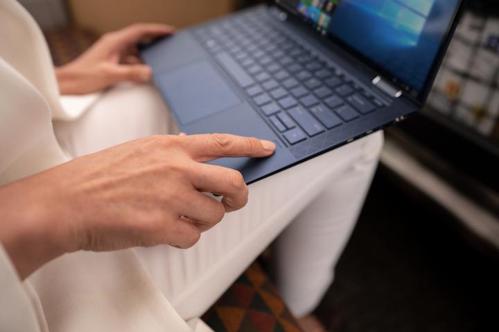 Actual product image HP Elite Dragonfly (13.30", Intel Core i5-8265U, 16 GB, 512 GB, DE)
