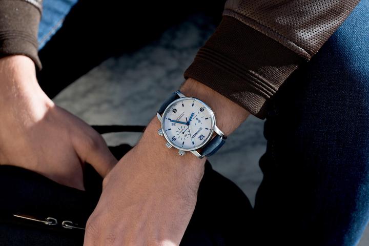 Immagine prodotto Wenger Classico urbano (Cronografo, Orologio da polso analogico, Fatto in Svizzera, 44 mm)
