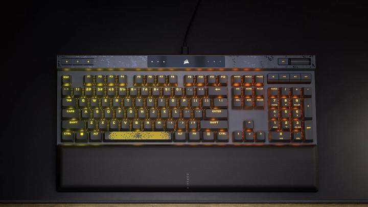 Actual product image Corsair K70 MAX RGB (DE, Cable)