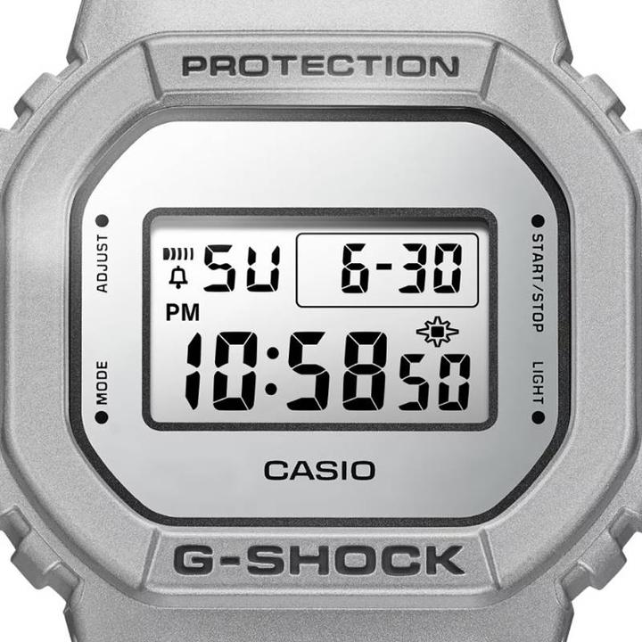 Image du produit G-Shock DW-5600FF-8ER (Chronographe, 43 mm)