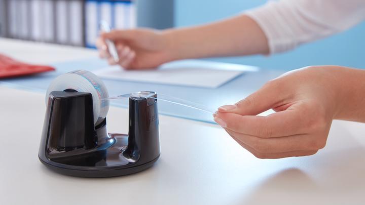 Image du produit tesa tesafilm COMPACT distributeur de table, distributeur de ruban adhésif avec base antidérapante
