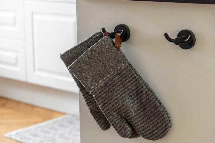 Actual product image Wenko Kitchen Glove Ada Stripes Grey, 2 pieces (Cotton, Silicone, Polyester, Viscose)