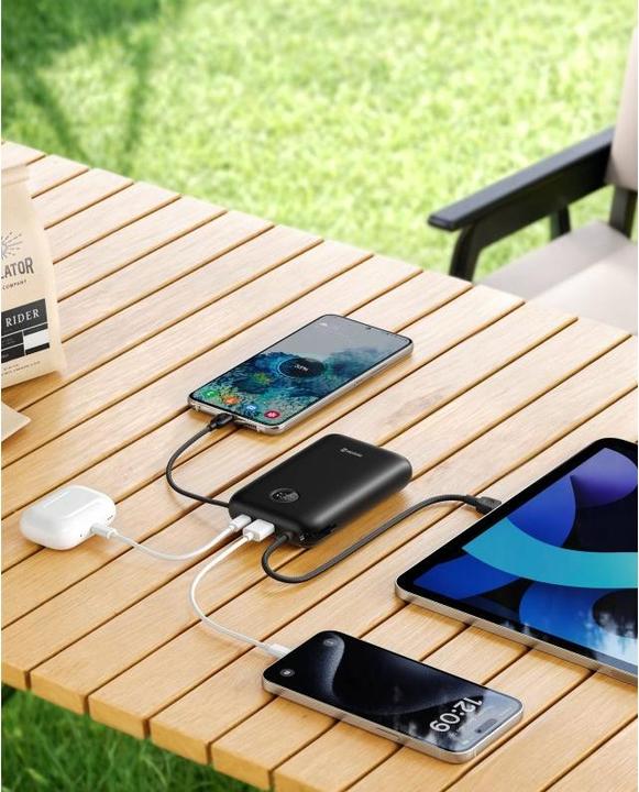 Actual product image Swissten Power Bank Voltbox 35w 20000 Mah With Built-In Cables USB-C and Lightning Black (20000 mAh, 35 W, 35 Wh)