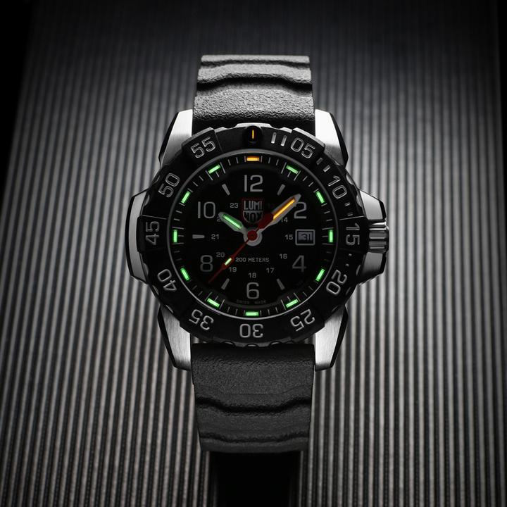Image du produit Luminox Navy Seal 3250 Series (Montre de plongée, 45 mm)