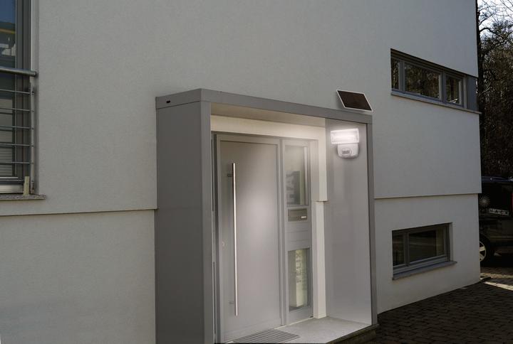 Produktbild Brennenstuhl Solar LED-Strahler SOL 800 mit Infrarot-Bewegungsmelder anthrazit (400 lm, IP44)