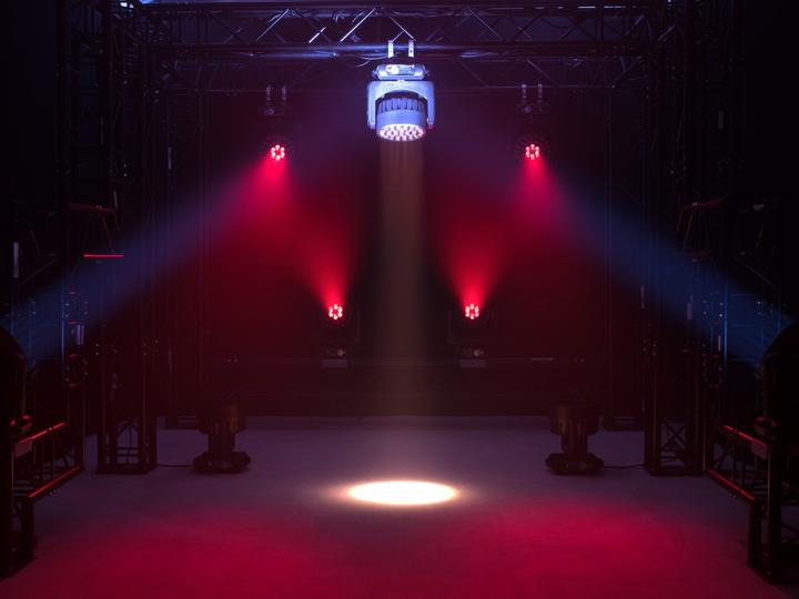 Actual product image Eurolite LED TMH-W555 Moving Head Wash Zoom (Set)