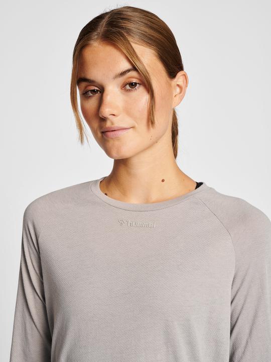 Actual product image hummel hmlMT VANJA T-SHIRT L/S (M)