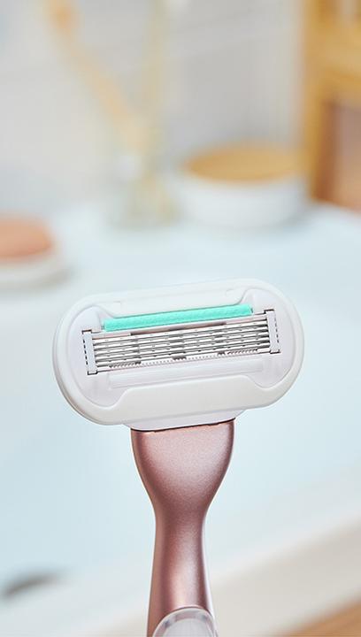 Actual product image Gillette Venus Deluxe Smooth Sensitive
