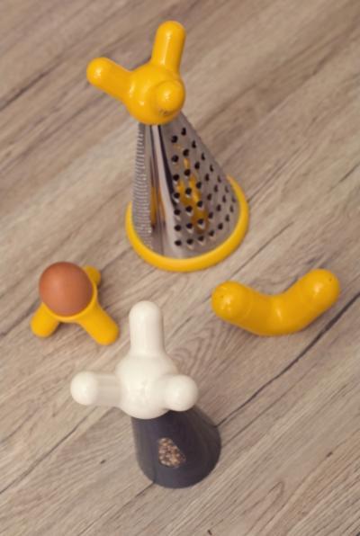 Produktbild ViceVersa Salt Pepper Dispenser Mayday yellow 10521 (Salz)