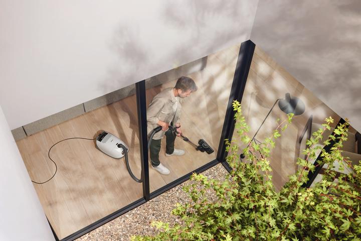 Produktbild Miele Guard M1 Performance Bodenstaubsauger mit Beutel Brillantweiss 12560260