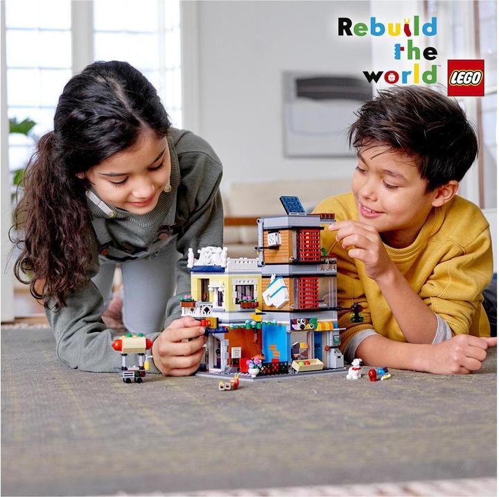 Actual product image LEGO Townhouse with pet shop Café (31097, LEGO Creator 3-in-1)