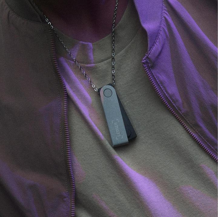 Produktbild Ledger Nano S Plus - Amethyst Purple (Ripple, Bitcoin, Litecoin, Cardano, TRON, Bitcoin Cash, Ethereum Classic, Ether, Stellar, Monero, Dogecoin)